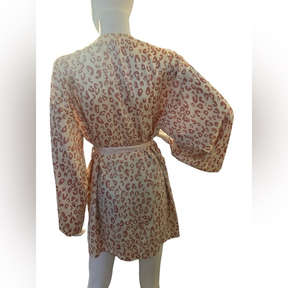 L*Space Pink Leopard Nova Robe - Picture 2 of 10